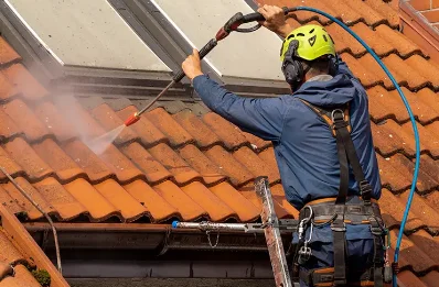 Démoussage et hydrofuge de toiture à Monnes